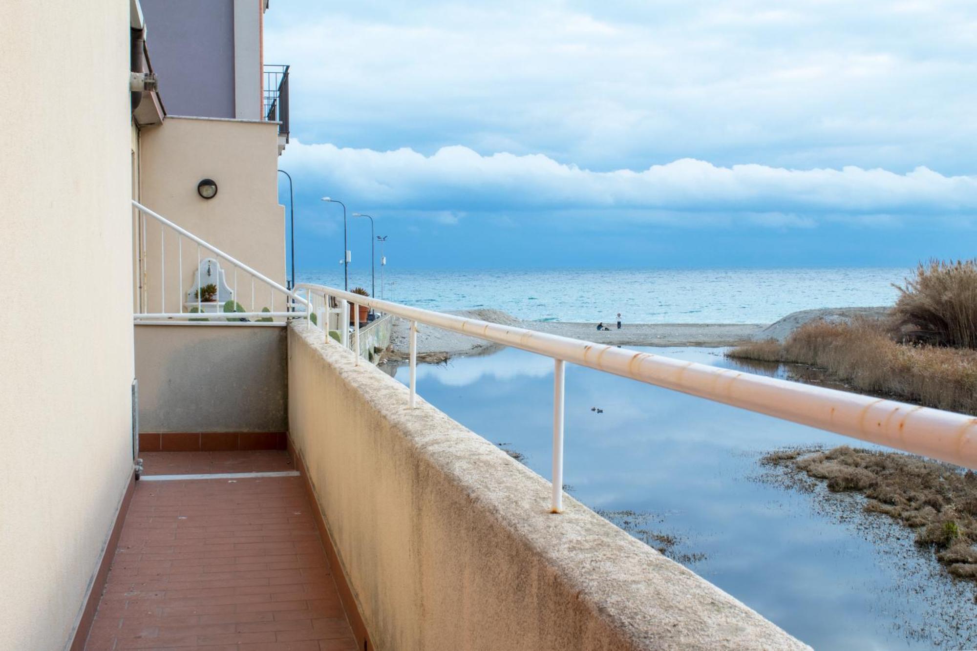100 Metri Dal Mare Relax A Due Passi Dal Centro Apartment Finale Ligure Exterior photo